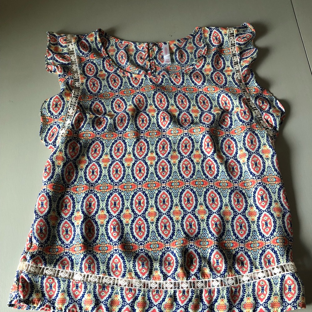 Printed top with lace details